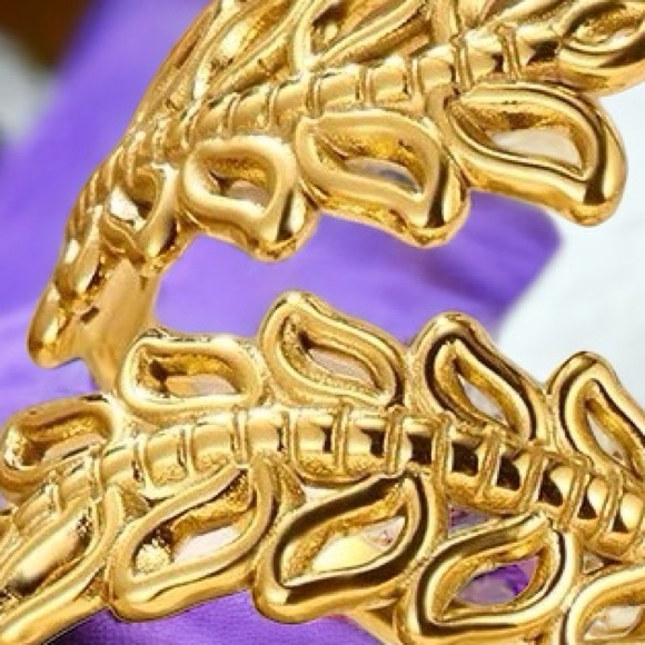 910. 18K Gold Plated Stainless Steel Women's Leaf Adjustable Ring - Picture 3 of 5